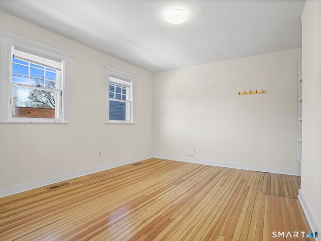 Building Photo - 1911 Summer St