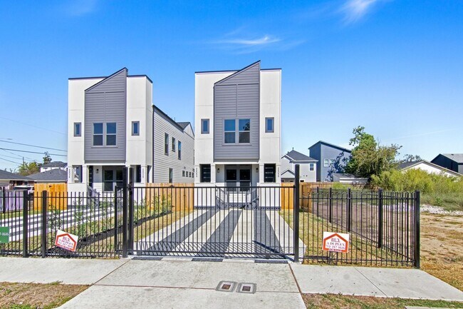 Building Photo - 4805 Paula St