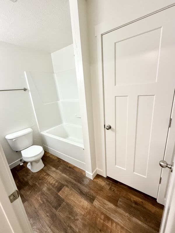 Building Photo - 676 E 550 S