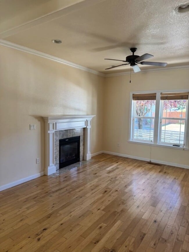 Building Photo - NEW TO MARKET/ LARGE 2 STORY HOME ON PRIVA...