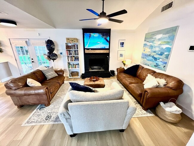 Primary Photo - 1610 Smith Dr
