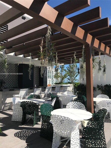 Building Photo - 1010 Brickell Ave