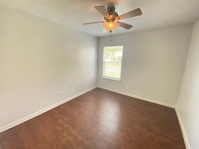 Building Photo - Beautiful 4 bed 2 bath home in White Rock subdivision.