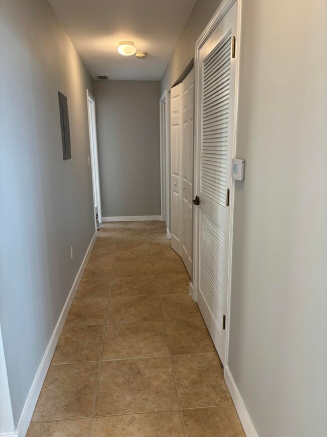 Building Photo - 1611 SE Pomeroy St