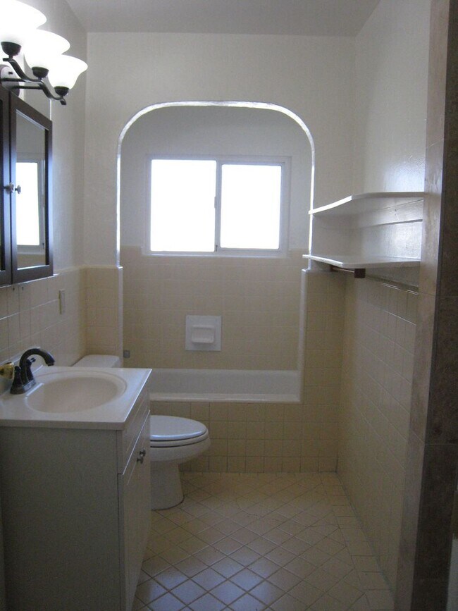 Building Photo - 4220