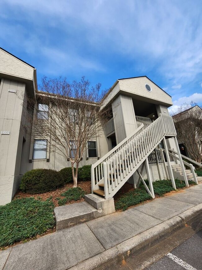 Building Photo - Asheville Condo Rental -Cloister Condominium