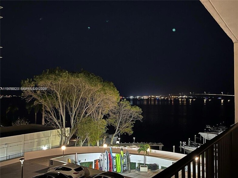 Building Photo - 1865 Brickell Ave