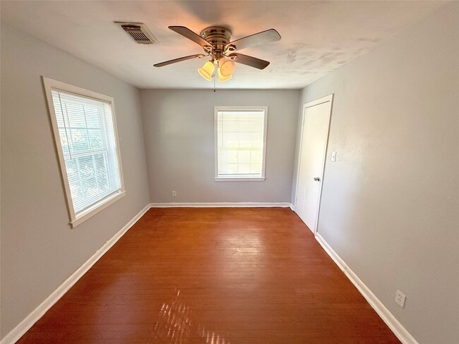 Building Photo - 2206 Eriksson St