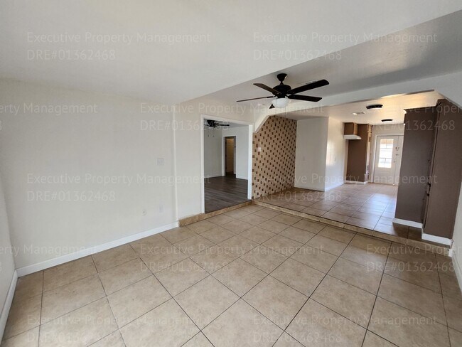 Building Photo - 3 bedroom 1 bathroom near Oswell St/ Virginia Ave