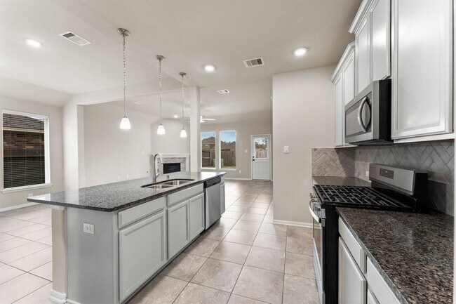 Building Photo - 4239 Green Landing Dr