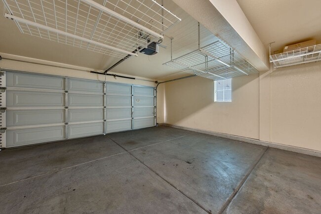 Building Photo - Exceptional 3BR Condo in Folsom! Stylish U...