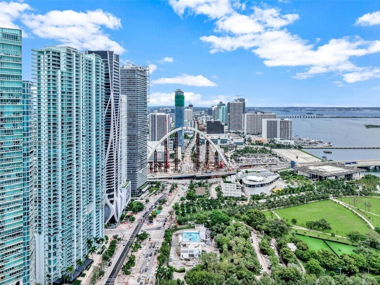 Building Photo - 900 Biscayne Blvd