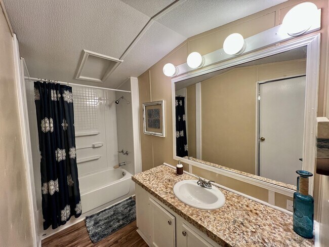 Building Photo - 50 Mandalay Dr