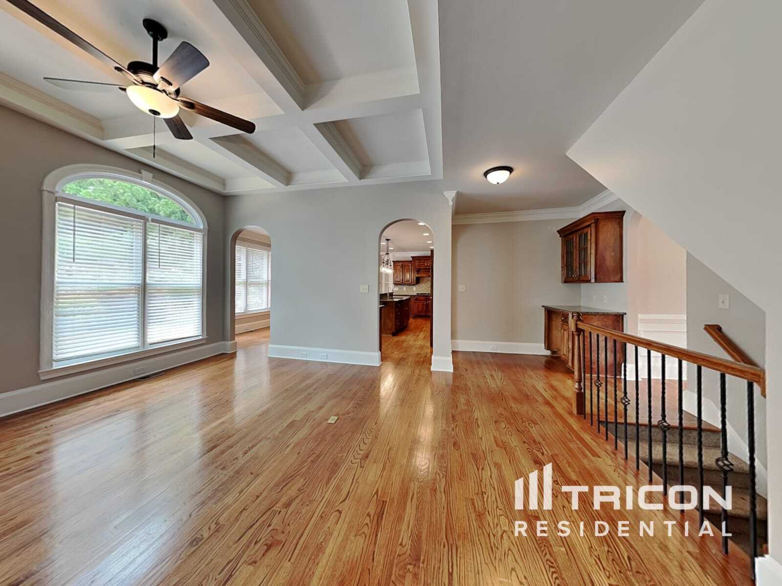 Building Photo - 5840 Cool Springs Dr