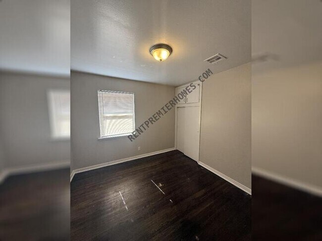 Building Photo - 4804 N Woodward Ave