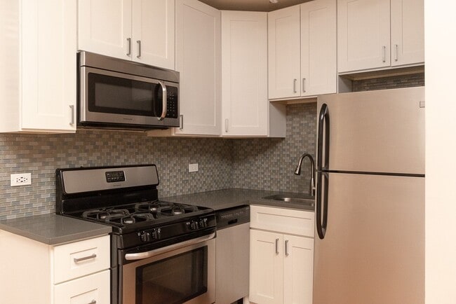 Building Photo - 2425 N Kedzie Blvd