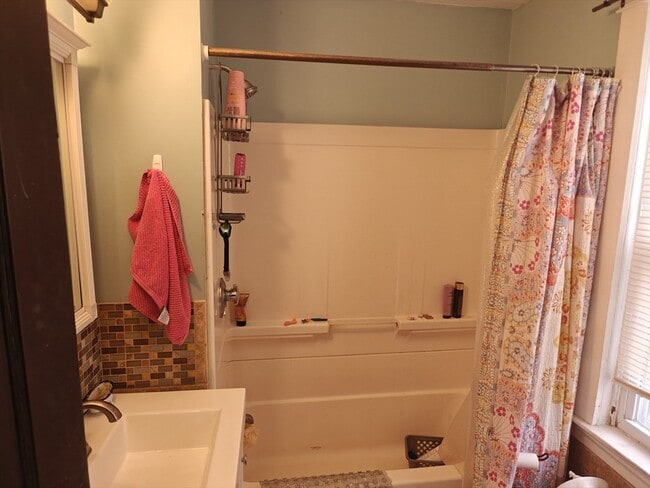 Building Photo - 452 Osborn St