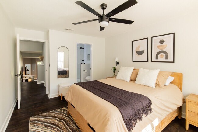 Building Photo - 708 Promenade Pl