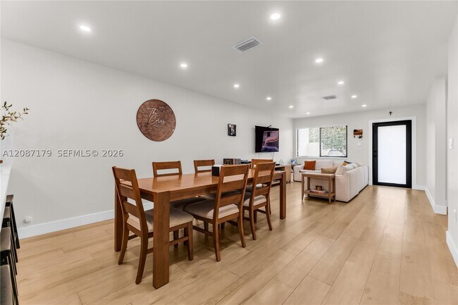 Building Photo - 2437 SW 99th Ct