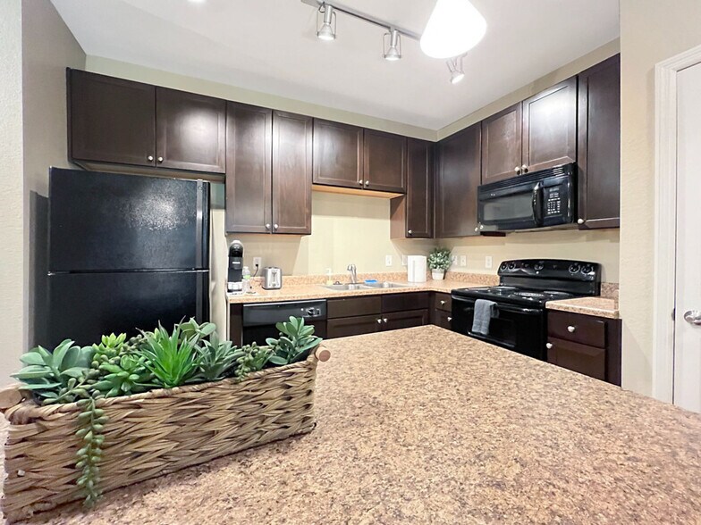 Building Photo - 25150 Lovegrass Dr