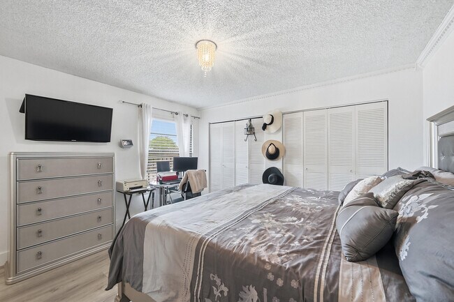 Building Photo - 2498 NW 99th Ave