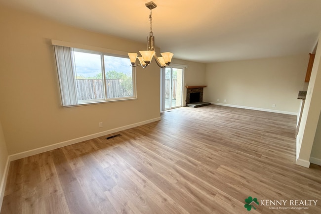 Building Photo - Remodeled 2BR/2.5BA Duplex with 2-Car Garage in San Mateo