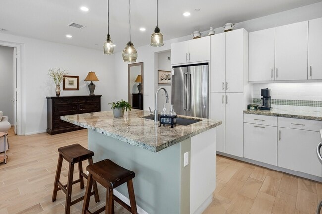 Building Photo - 51811 Golden Eagle Dr