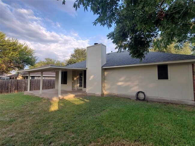 Building Photo - 1806 Maplelawn St