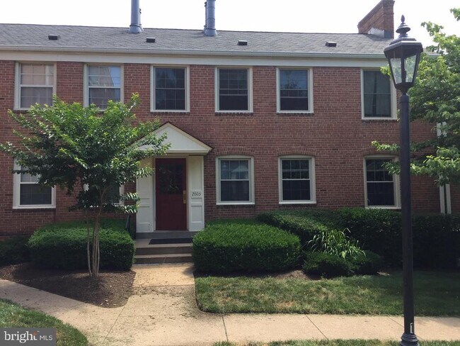 Building Photo - 2803 Arlington Blvd