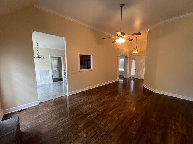 Building Photo - 2627 Isaiah Dr