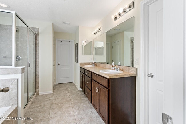 Building Photo - 3315 Ridgeview Dr