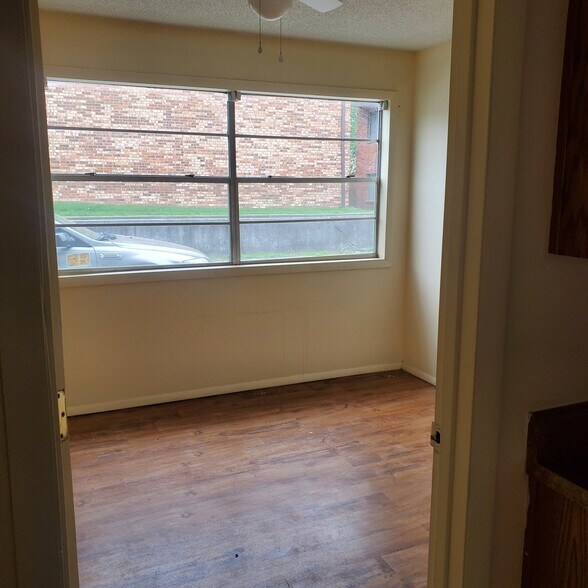 Building Photo - 1234 E Elm St