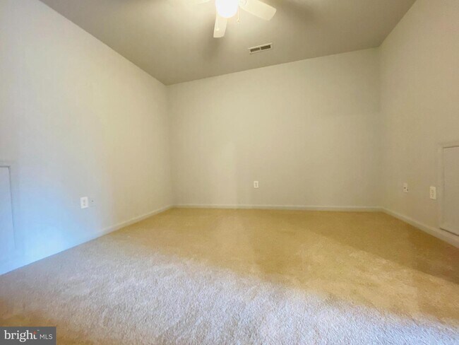 Building Photo - 5147 Mallards Landing Dr