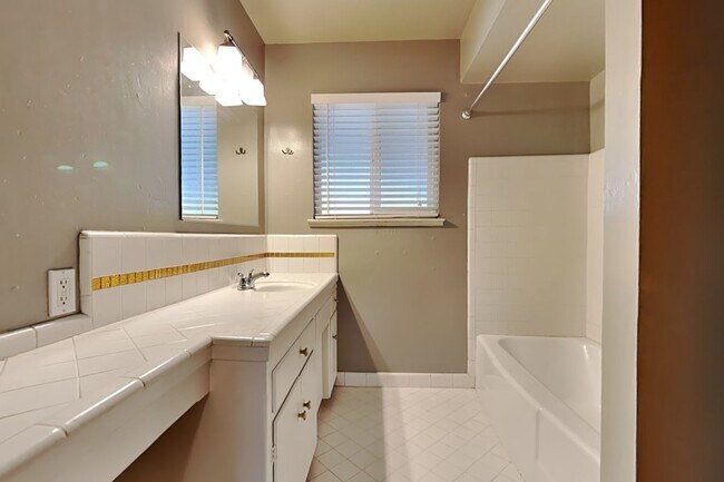 Building Photo - 10251029wo