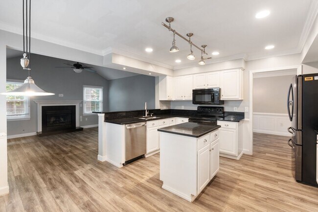 Building Photo - Charming 3 Bedroom, 2.5 Bath Home in Coventry