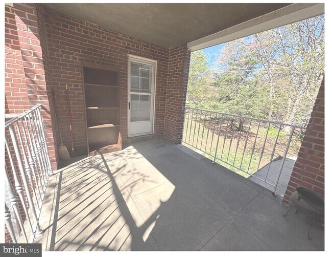 Building Photo - 106 N George Mason Dr