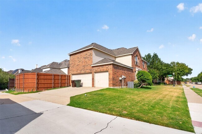 Building Photo - 8701 Mandevilla Dr