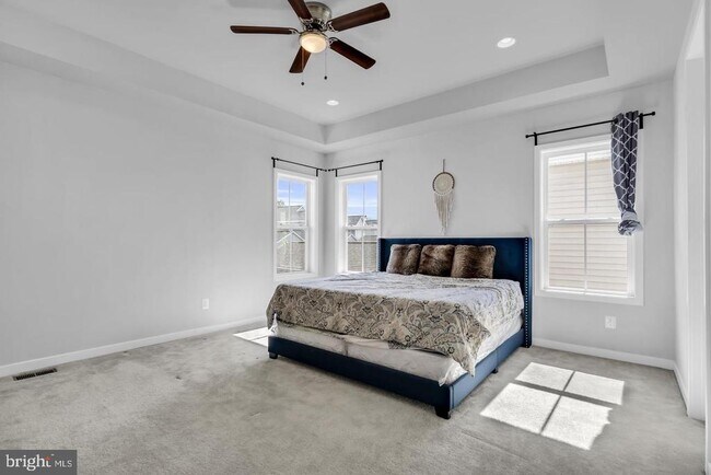 Building Photo - 41919 Spring Air Dr