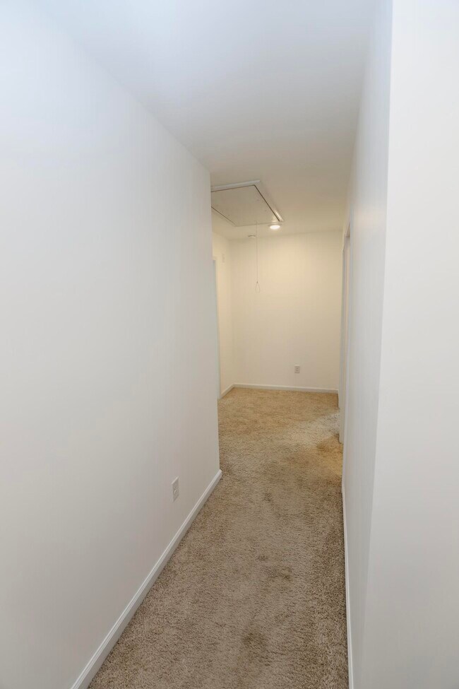 Building Photo - 2037 Elmridge Rd