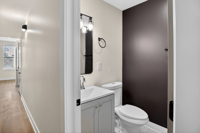 Building Photo - 4622 S Calumet Ave