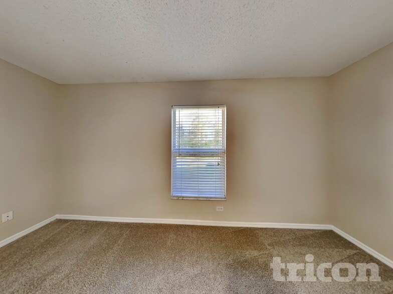 Building Photo - 21 Zorach Pl