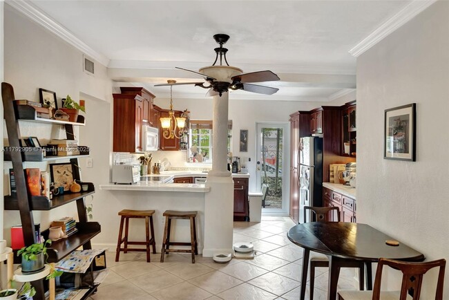 Building Photo - 45 Antilla Ave