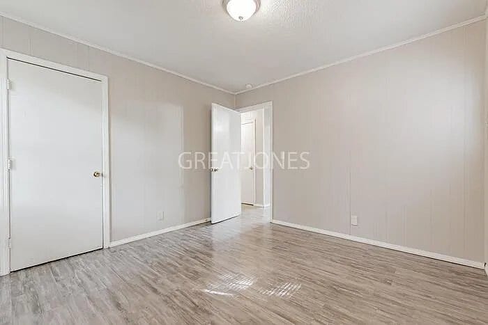 Building Photo - 700 Kester St