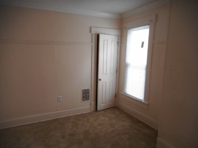 Building Photo - 166-168-168 E 11th Ave