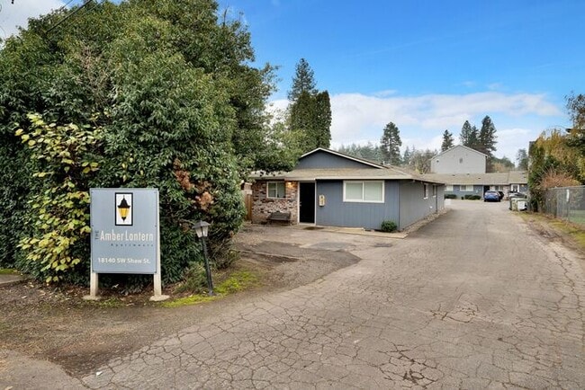 Building Photo - Recently upgraded 3 Bedroom! Washer/Dryer in unit!, Great Location! $500.00 Deposit OAC*!!