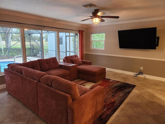 Building Photo - 357 NE Brasher Ct