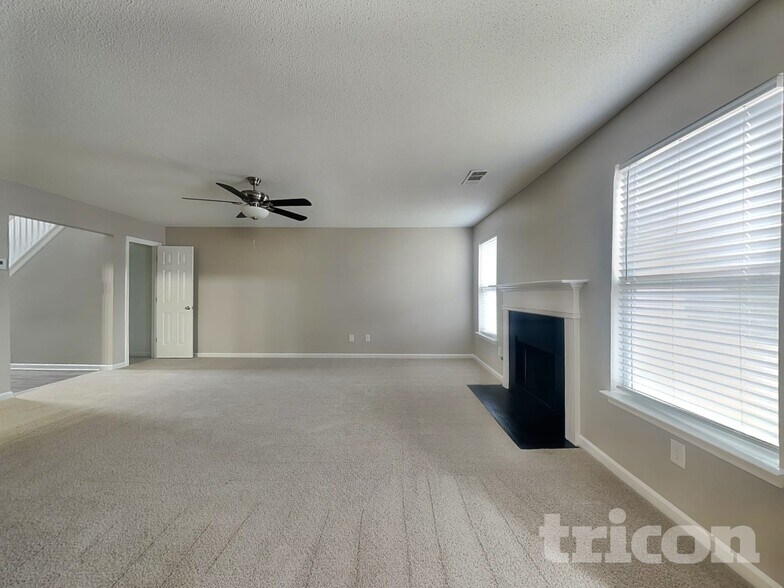 Building Photo - 4928 Bryant Dr