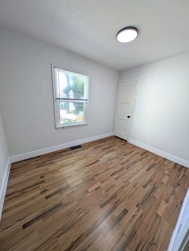 Building Photo - Updated 3 Bedroom Charmer in the Heart of ...