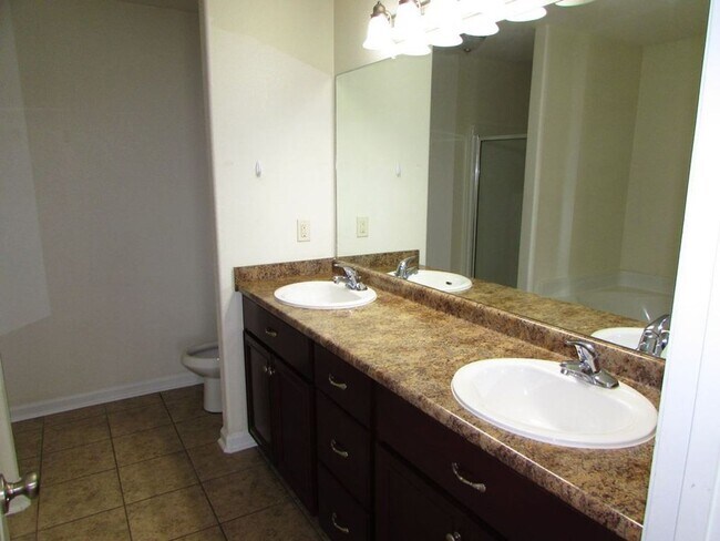 Building Photo - Modern Comfort: Your Ideal Rental Home in Valdosta, GA