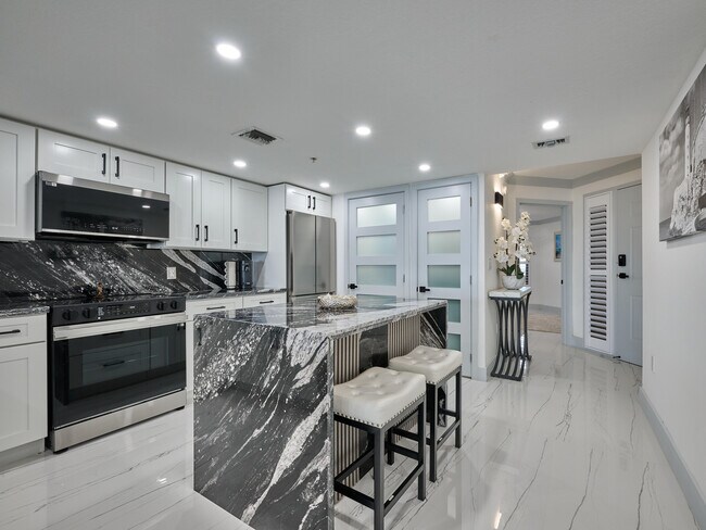 Building Photo - 5051 N Hwy A1A